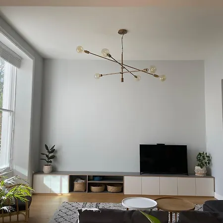 Spacious Apartment With Terrace London Exterior photo