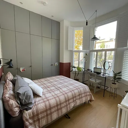 Spacious Apartment With Terrace London Exterior photo