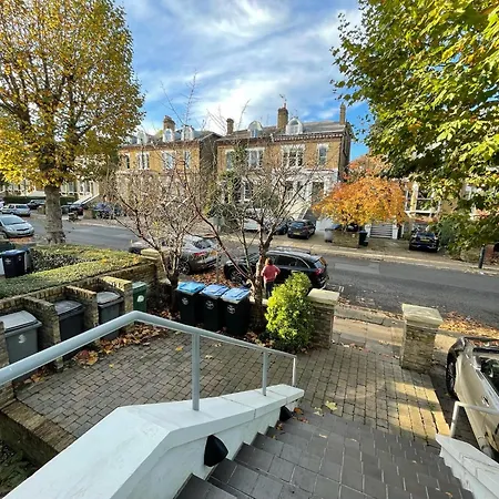 Spacious Apartment With Terrace London Exterior photo